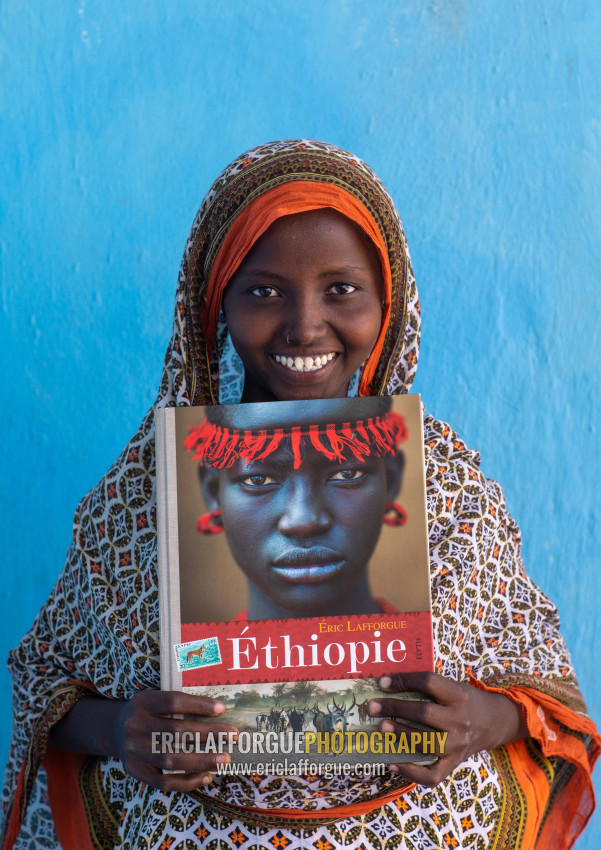 Eric Lafforgue Photography Portrait Of A Veiled Smiling Afar Tribe