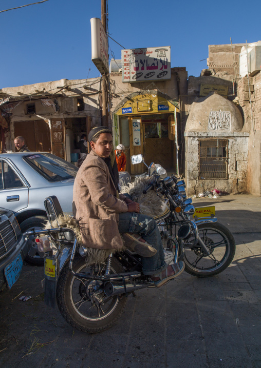 Yemeni man chewing khat on his motorbike, Amanat Al-Asemah, Sanaa, Yemen