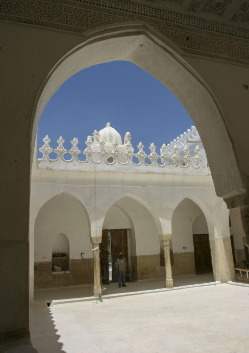 Al-Amiriya mosque courtyard, Al Bayda Governorate, Rada, Yemen