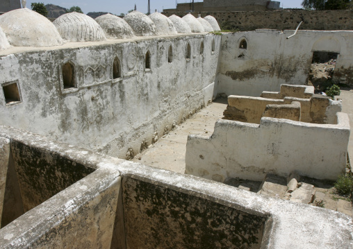 Al-Ashrafiya mosque domes before renovation, Janad Region, Taiz, Yemen