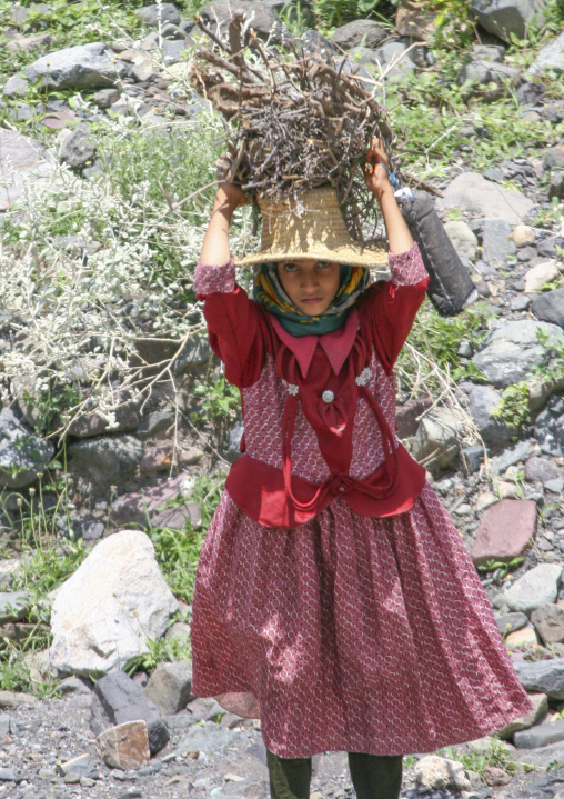 Yemeni girl with a hat carrying firewood, Thiama, Wadi Mawr, Yemen
