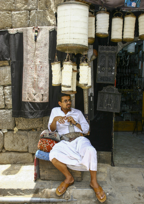 Yemeni man selling lanterns, Amanat Al-Asemah, Sanaa, Yemen