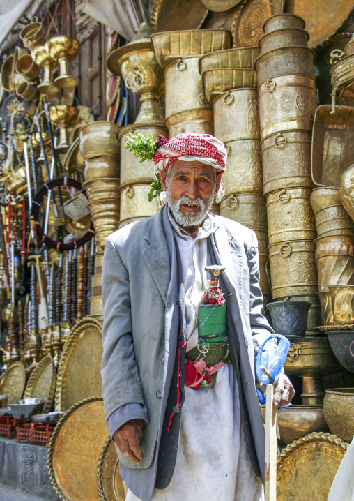 Yemeni senoir man with jambiya, Amanat Al-Asemah, Sanaa, Yemen