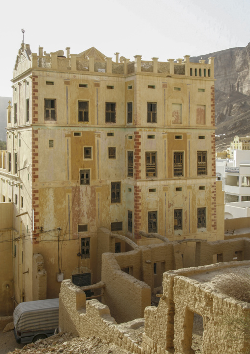 Multi colored mudbrick house, Hadhramaut, Khaila, Yemen