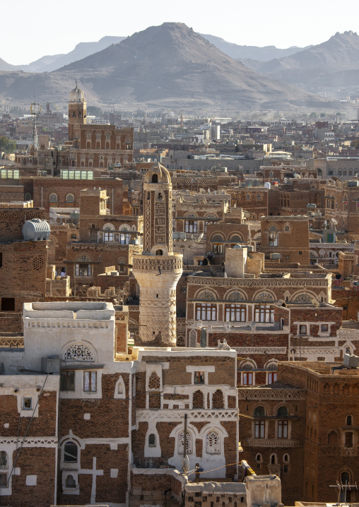 Mosque in the middle of traditional houses in the old city, Amanat Al-Asemah, Sanaa, Yemen
