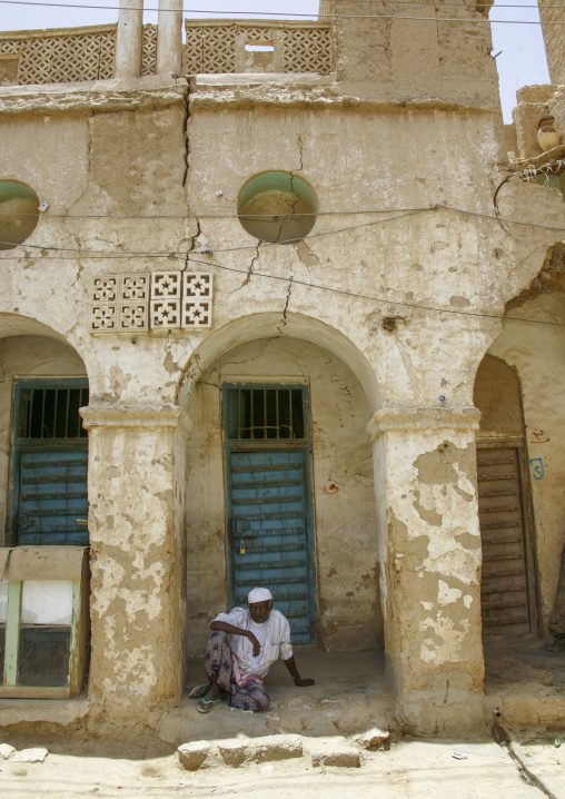 Yemeni man sit in front of an old house, Hadhramaut, Tarim, Yemen