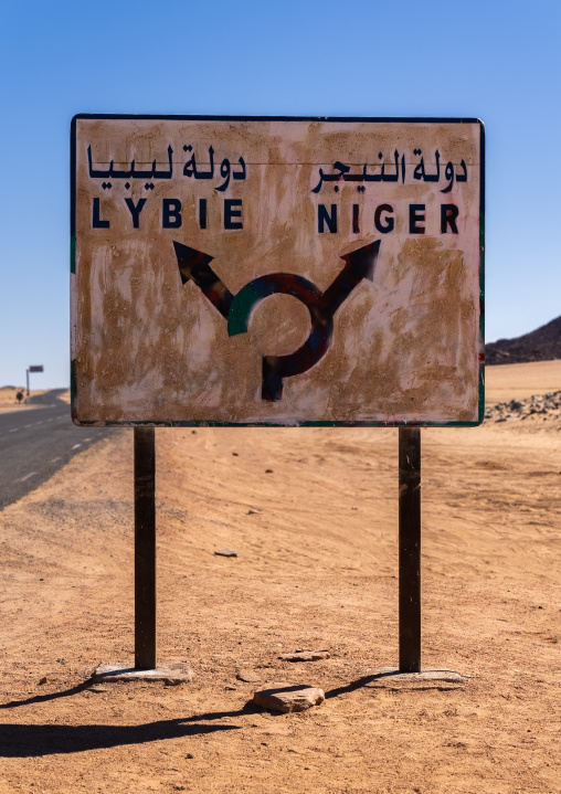 Road sign for Libya and Niger, Tassili N'Ajjer National Park, Tadrart Rouge, Algeria