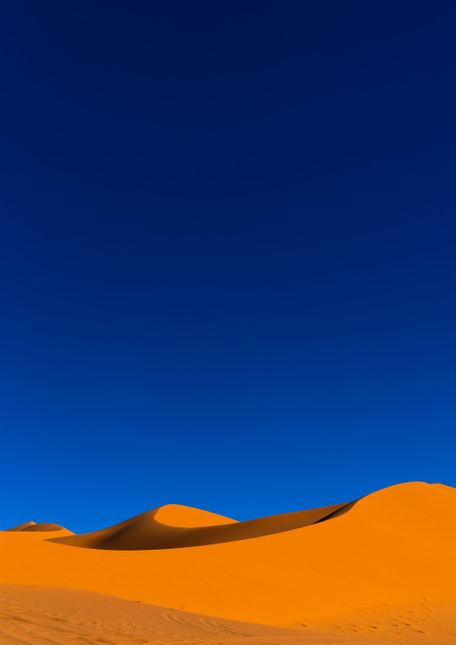 Sand dunes in the Sahara desert, Tassili N'Ajjer National Park, Tadrart Rouge, Algeria