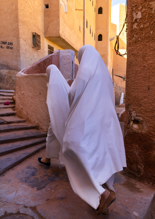 Mozabite women in white haïk in the streets of Ksar El Atteuf, North Africa, Ghardaia, Algeria