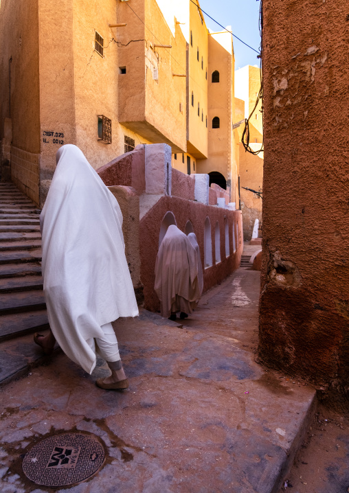 Mozabite women in white haïk in the streets of Ksar El Atteuf, North Africa, Ghardaia, Algeria