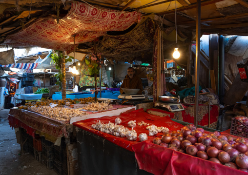 Onions and garlic for sale in Souk El Ghezel, North Africa, Constantine, Algeria
