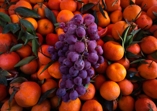 Grapes and clementines for sale in Souk El Ghezel, North Africa, Constantine, Algeria