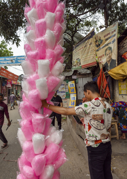 Bangladeshi man selling cotton candy in Korail slum, Dhaka Division, Dhaka, Bangladesh