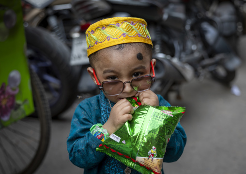 Bangladeshi muslim boy dressed for ramadan in the street, Dhaka Division, Dhaka, Bangladesh