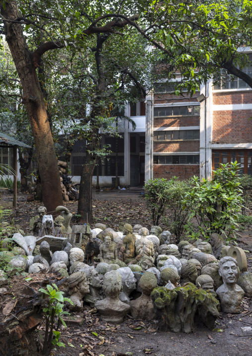 Statues in faculty of Fine Arts, Dhaka Division, Dhaka, Bangladesh