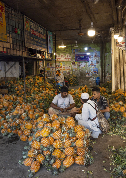 Pinepapples for sale at Kawran Bazar fruits morning market, Dhaka Division, Dhaka, Bangladesh