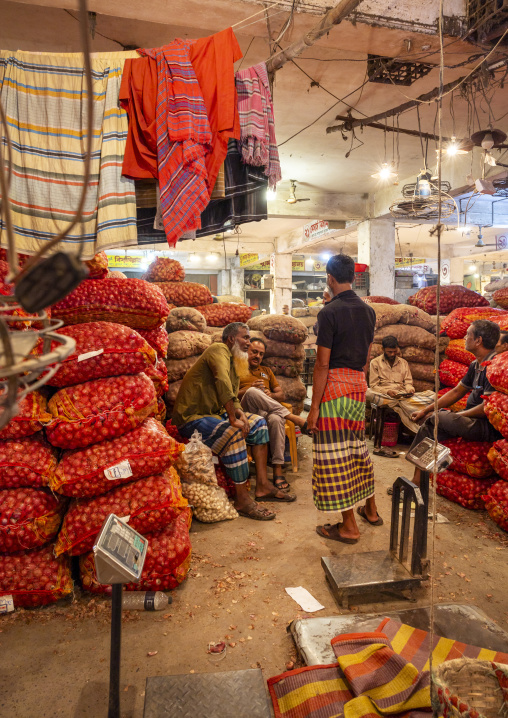 Onion for sale at Kawran Bazar vegetables and fruits morning market, Dhaka Division, Dhaka, Bangladesh