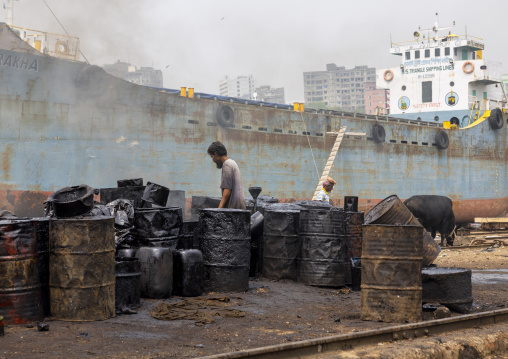 Bangladeshi man burning asphalt at Dhaka Shipyard, Dhaka Division, Keraniganj, Bangladesh