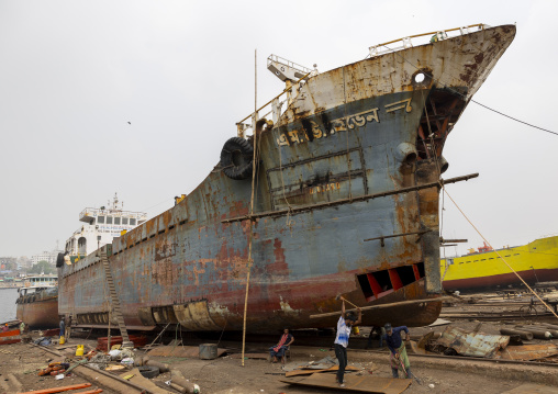 Bangladeshi workers at Dhaka shipyard, Dhaka Division, Keraniganj, Bangladesh