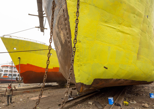 Bangladeshi workers at Dhaka shipyard, Dhaka Division, Keraniganj, Bangladesh