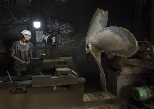 Dockyard worker making a propeller, Dhaka Division, Keraniganj, Bangladesh