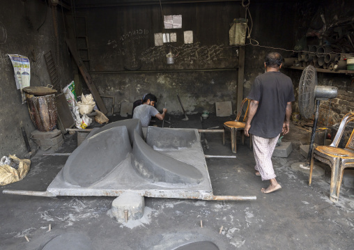 Dockyard workers making a mold for a propeller, Dhaka Division, Keraniganj, Bangladesh