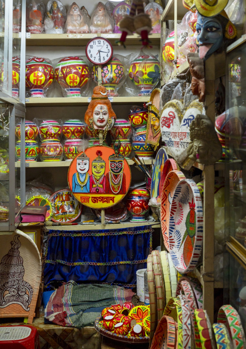 Pots and souvenirs for sale in an hindu shop, Dhaka Division, Dhaka, Bangladesh