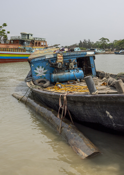 Tree trunk tied to a boat, Barisal Division, Nesarabad, Bangladesh