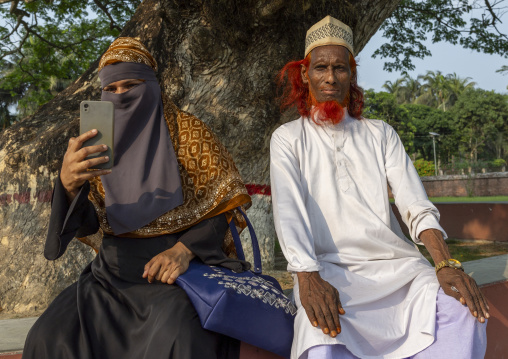 Portrait of a bangladeshi muslim couple, Khulna Division, Bagerhat, Bangladesh