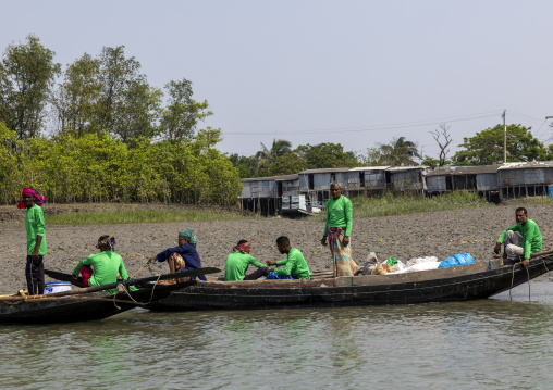 Bangladeshi men going to collect honey in the mangrove in the Sundarbans, Khulna Division, Shyamnagar, Bangladesh