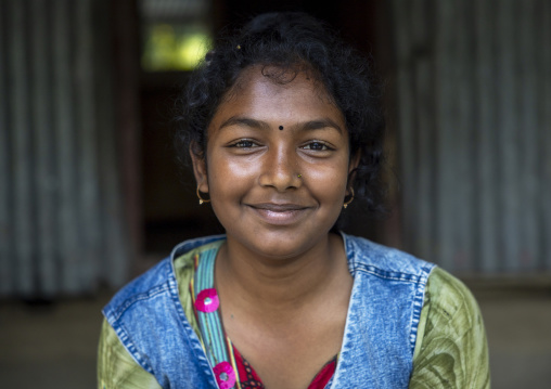 Portrait of a bangladeshi teenage girl, Khulna Division, Narail Sadar, Bangladesh