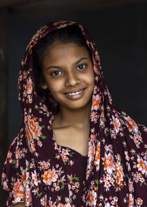 Portrait of a smiling bangladeshi teenage girl, Dhaka Division, Rupganj, Bangladesh