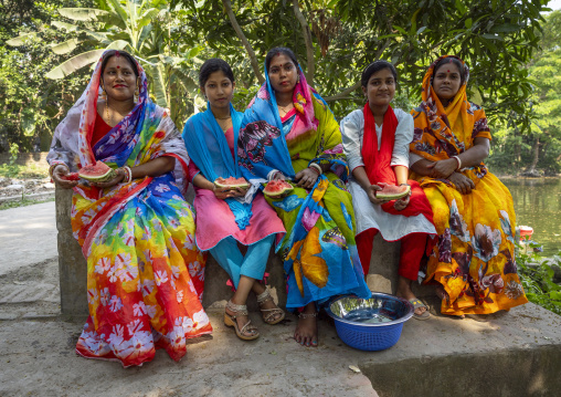 Hindu women come to see evil dance at Lal Kach festival, Dhaka Division, Munshiganj Sadar, Bangladesh