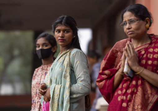 Village women come to see evil dance during Lal Kach festival, Dhaka Division, Munshiganj Sadar, Bangladesh