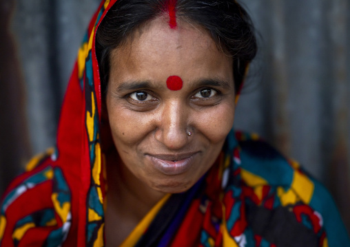 Portrait of an hindu woman with a red dot on the forehead, Dhaka Division, Munshiganj Sadar, Bangladesh