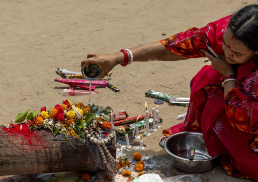 Bangladeshi hindu woman making offerings for a ceremony, Dhaka Division, Dhaka, Bangladesh