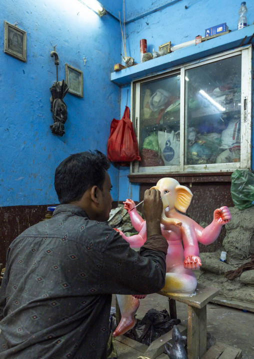 Bangladeshi artist painting a statue of Ganesha, Dhaka Division, Dhaka, Bangladesh