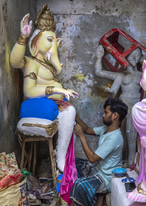 Bangladeshi artist painting a statue of Ganesha, Dhaka Division, Dhaka, Bangladesh