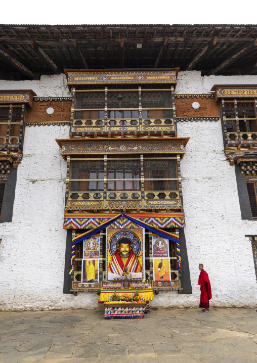 Bhutanese monk in Tashigang gonpa, Punakha dzongkhag, Punakha, Bhutan