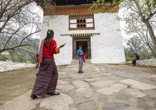 Bhutanese women in Punakha dzong, Punakha dzongkhag, Punakha, Bhutan