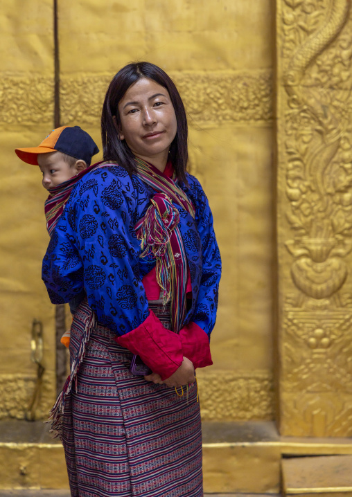 Bhutanese mother and her child in Punakha dzong, Punakha dzongkhag, Punakha, Bhutan