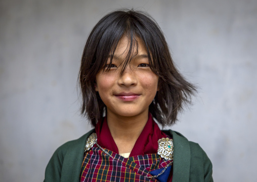 Portrait of a smiling bhutanese girl, Wangdue Phodrang, Rubesagewog, Bhutan