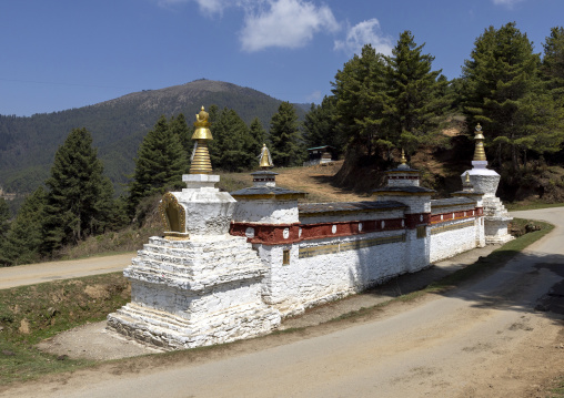 Stupa along the road, Trongsa District, Trongsa, Bhutan
