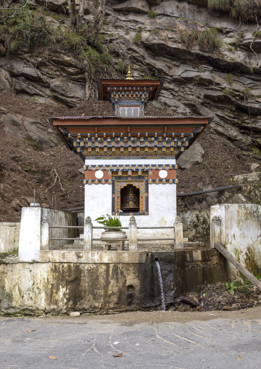 Stupa along the road, Trongsa District, Trongsa, Bhutan