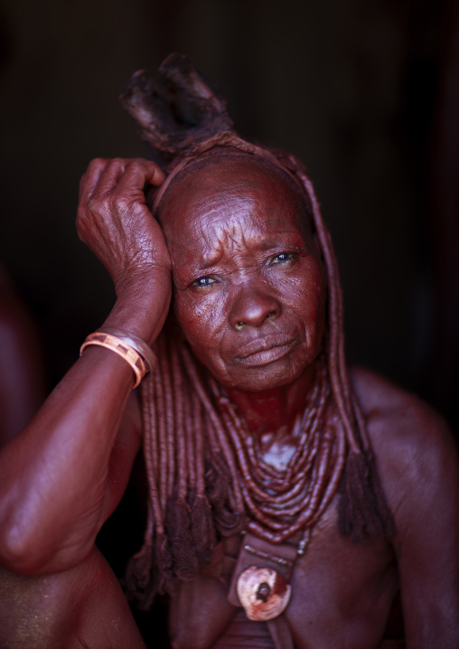 Portrait of a Himba tribe woman covered with otjize, Cunene province, Oncocua, Angola