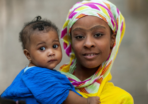 Portrait of a woman with her baby, Dhofar, Salalah, Oman