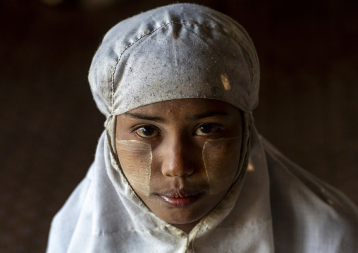 Rohingya woman with a muslim veil, Rakhine state, Thandwe, Myanmar
