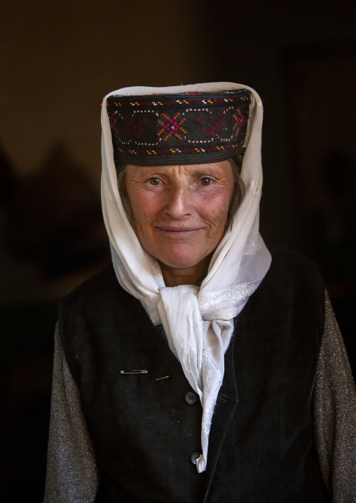 Old tajik woman portrait, Xinjiang Uyghur Autonomous Region, Tashkurgan, China