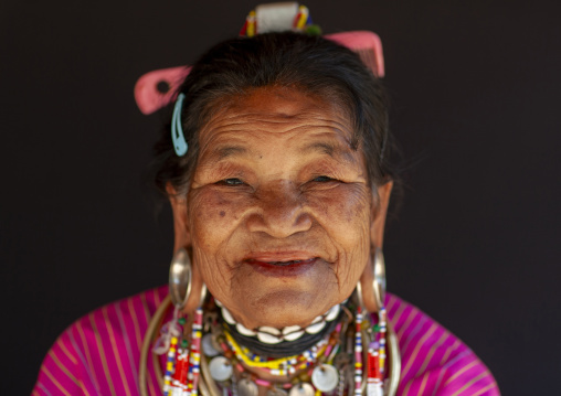 Kor yor tribe woman in traditional clothing, Chiang Rai, Ban Mai Nai Soi, Thailand