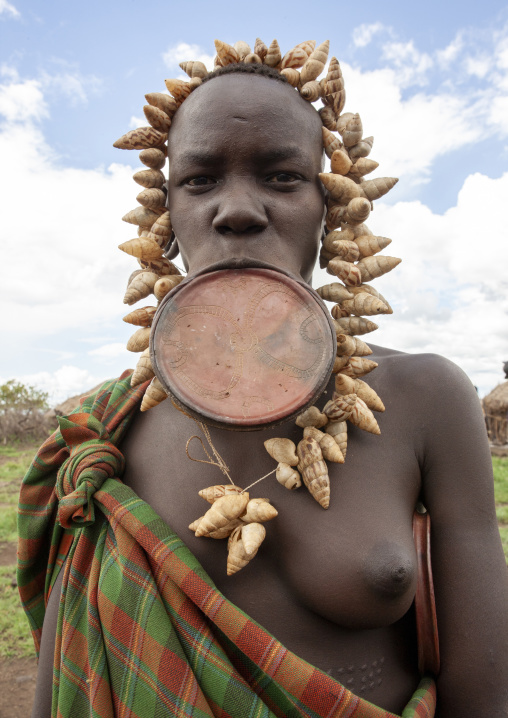 Portrait of a Mursi tribe woman with lip plate, Omo valley, Hana Mursi, Ethiopia